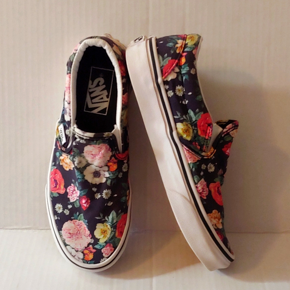 VANS Girls, black with flowers, size 5.5